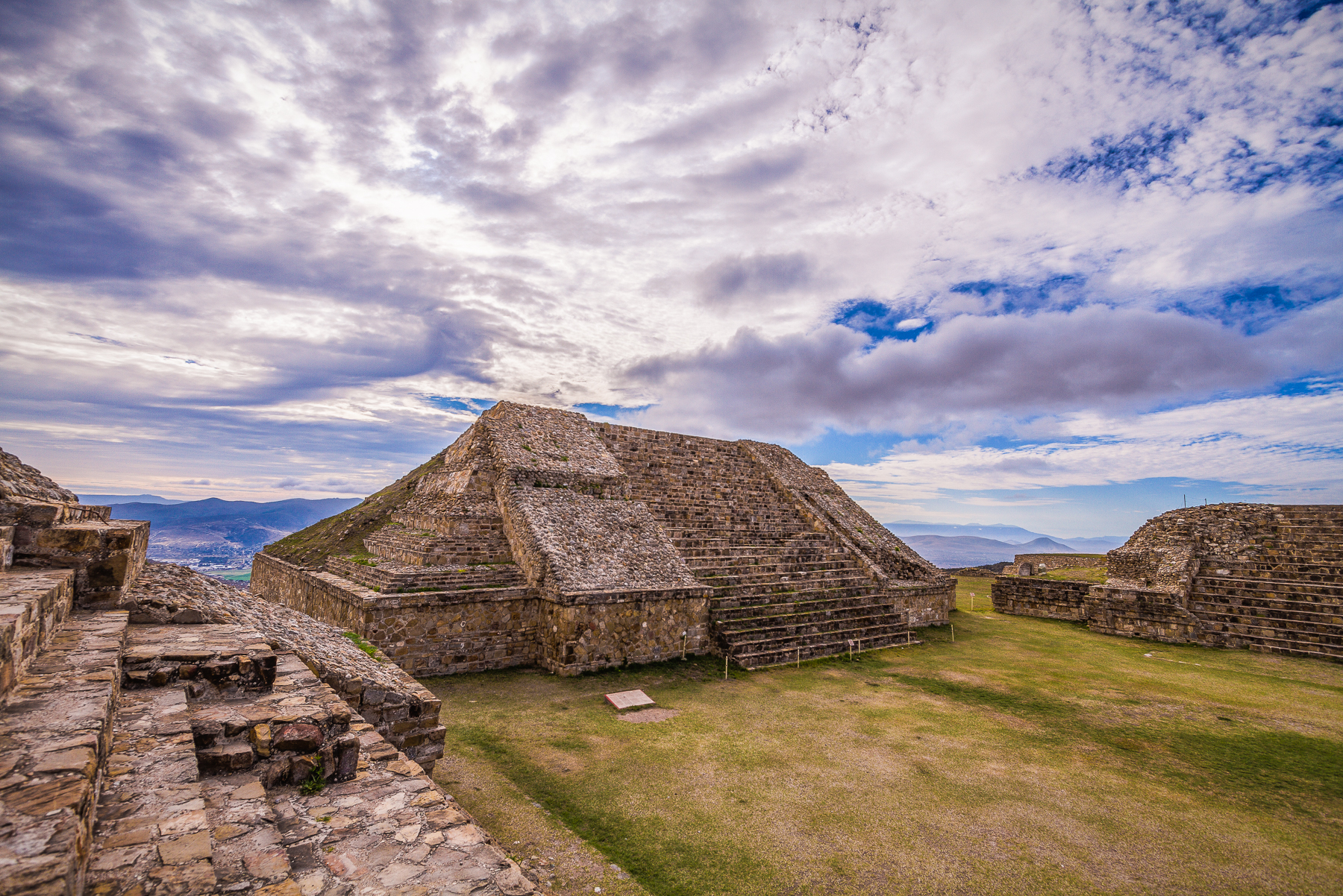 Zona Arqueológica de Monte Albán en Oaxaca.