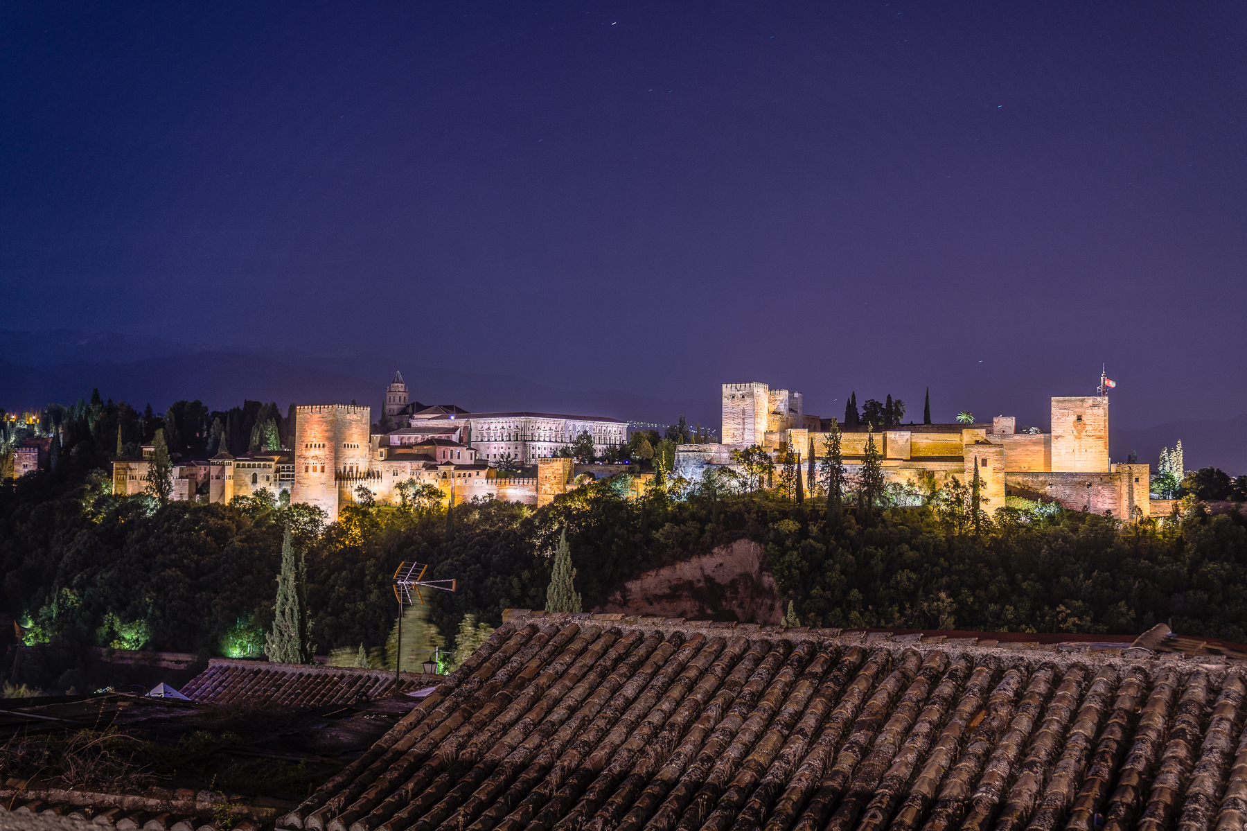 Foto Nocturna de la Alhambra desde el Sacromonte, Granada, España.